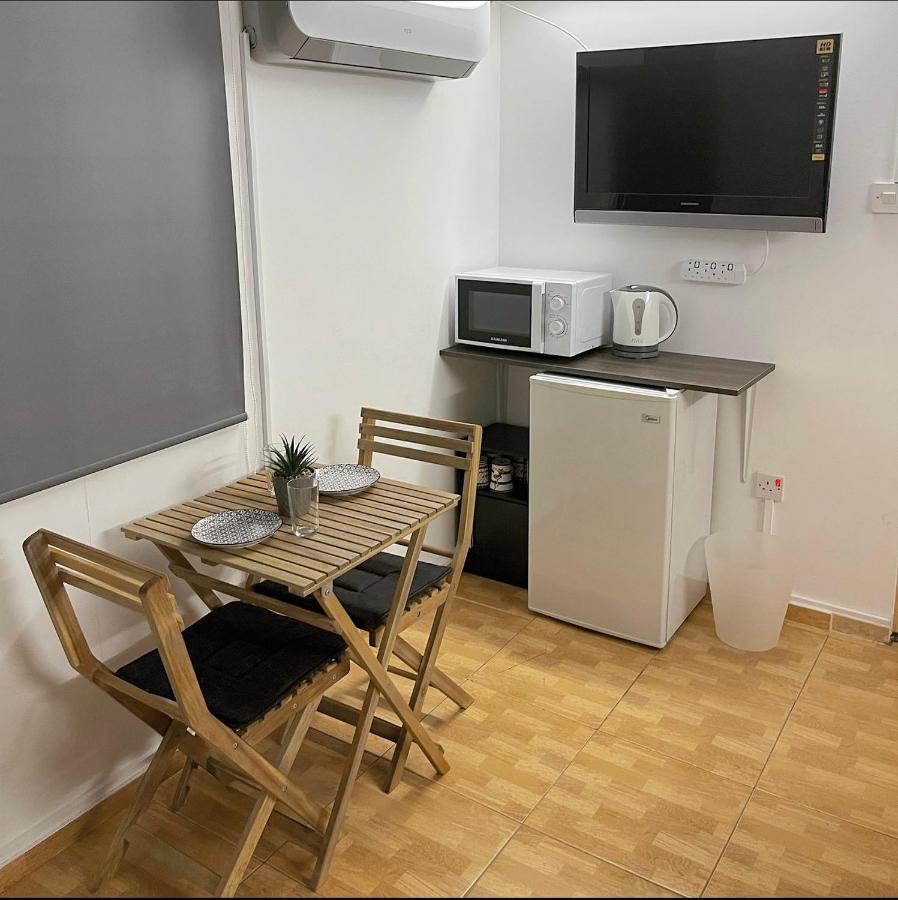 פרוטאראס Comfortable, Modern Studio Apartment מראה חיצוני תמונה
